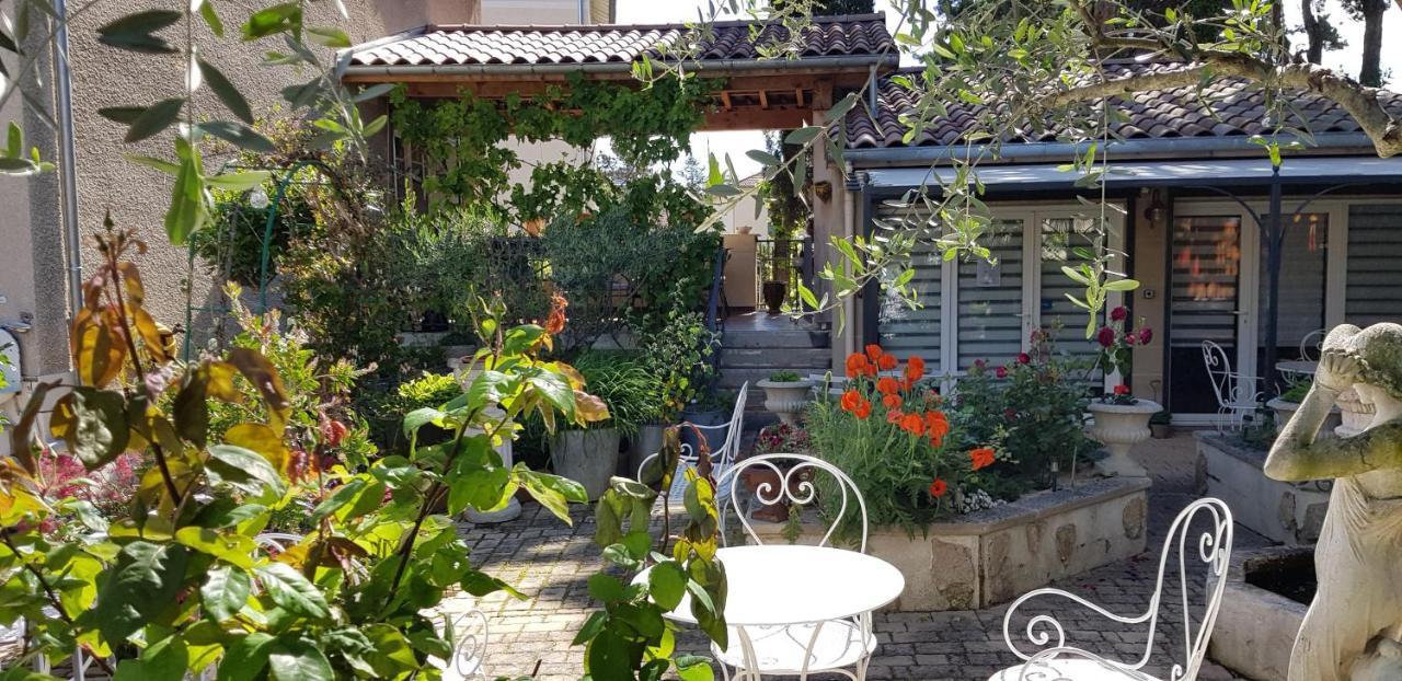 Maison D'Hotes Et Roulotte" Le 6 Bis" Romans-sur-Isère Exterior foto